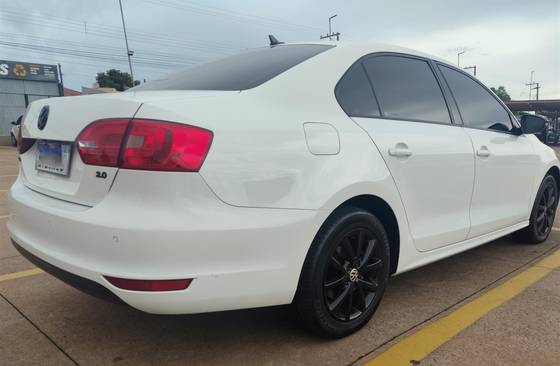 VOLKSWAGEN JETTA 2.0 COMFORTLINE FLEX 4P TIPTRONIC